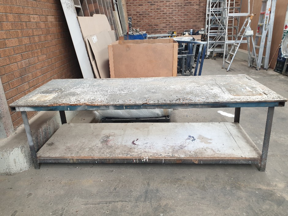 <p>Table / Work Bench</p>