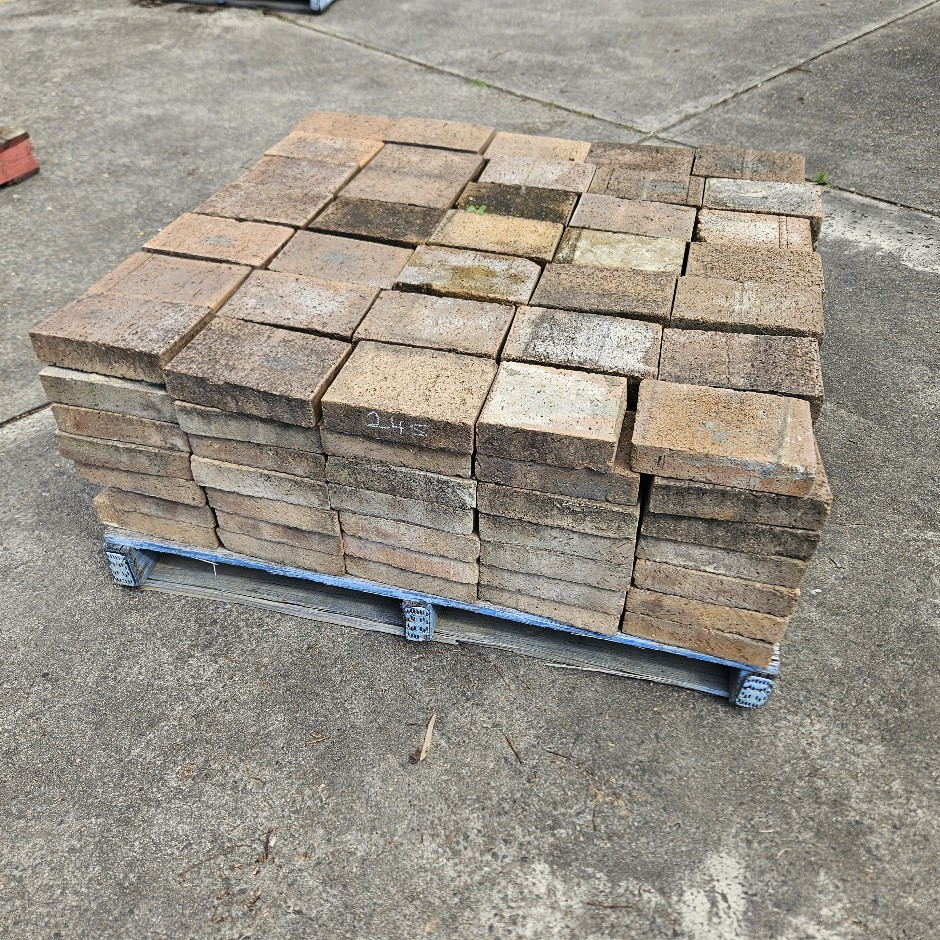 <p>Clay Paver 230mm x 150mm Quantity 245</p>