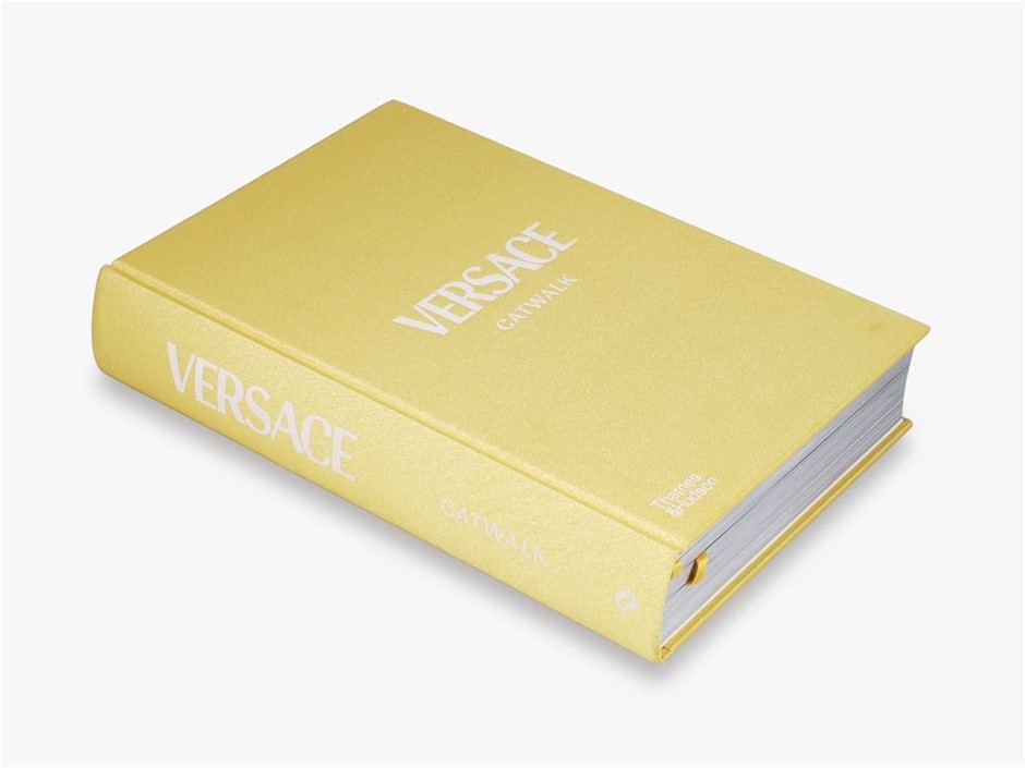Versace Catwalk:The Complete Collections by Tim Blanks (Author)