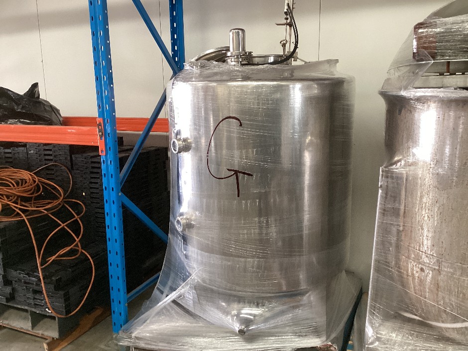 <p>Stainless Steel Holding Tank</p>