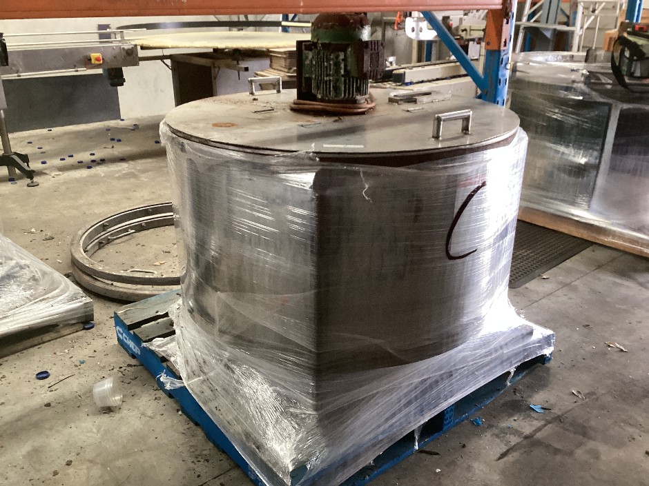 <p>Stainless Steel Mixing Tank</p>