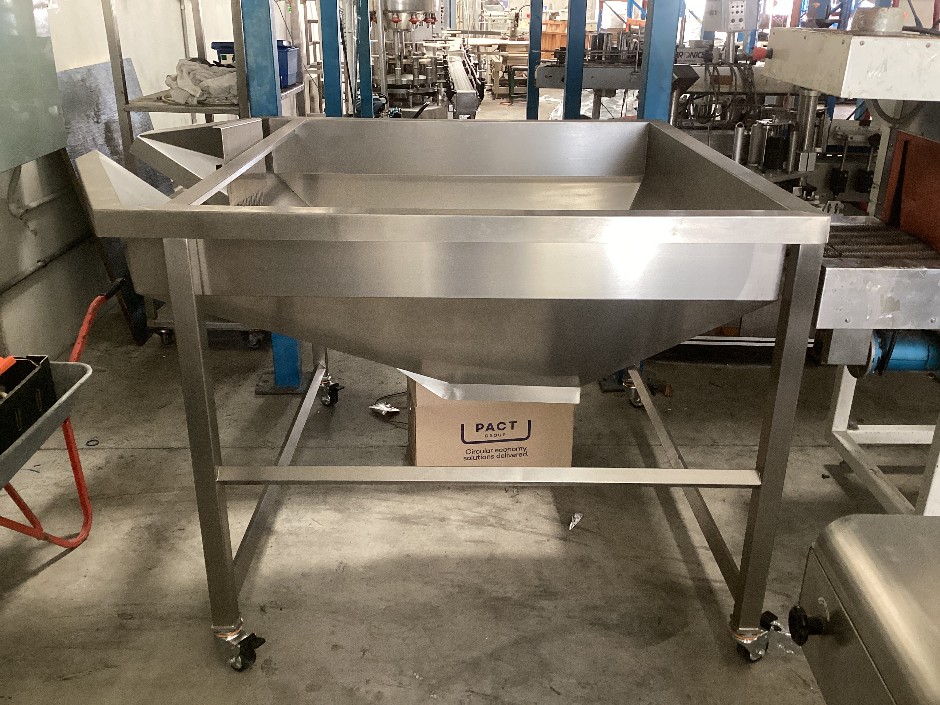 <p>Stainless Steel Hopper</p>