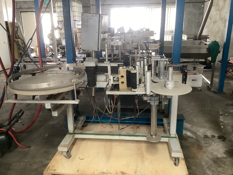 <p>Tronics Labeller Machine with Rotary Table</p>