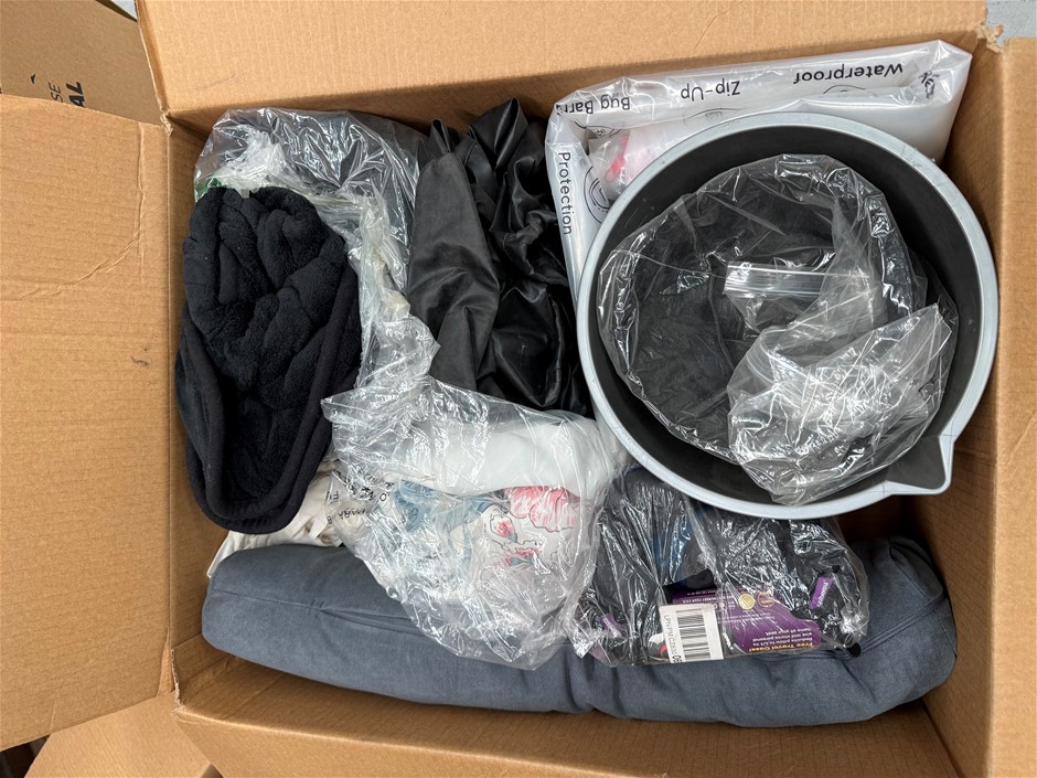 Assorted Box of Bedding Items incl: Blankets, Linen etc. NB: Items may not