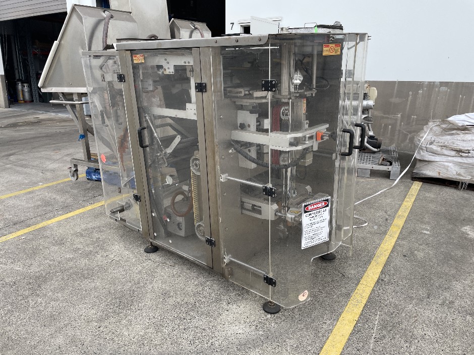 <p>Vertical Form Fill Seal Packaging Machine</p>