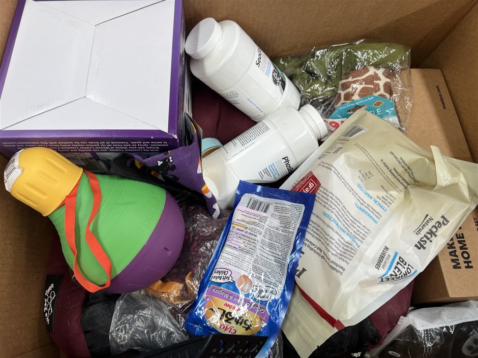 10 x Assorted pet products. NB: Photo as is. Some Not in Original Packaging