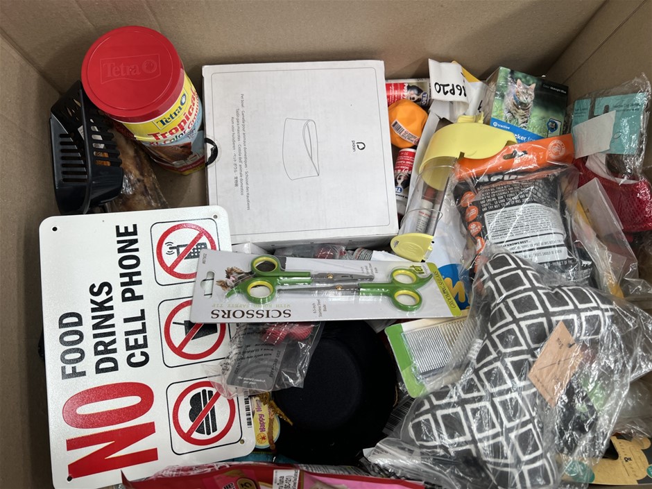 15 x Assorted pet products. NB: Photo as is. Some Not in Original Packaging