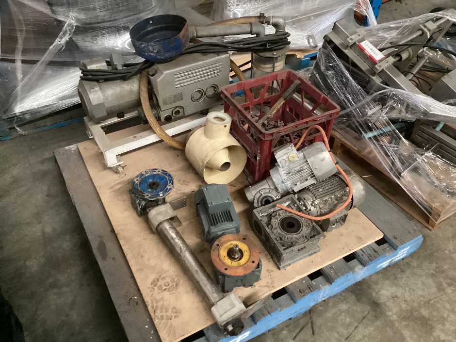 Vacuum Pump, Electric Motors, Gearboxes and Chain Blocks