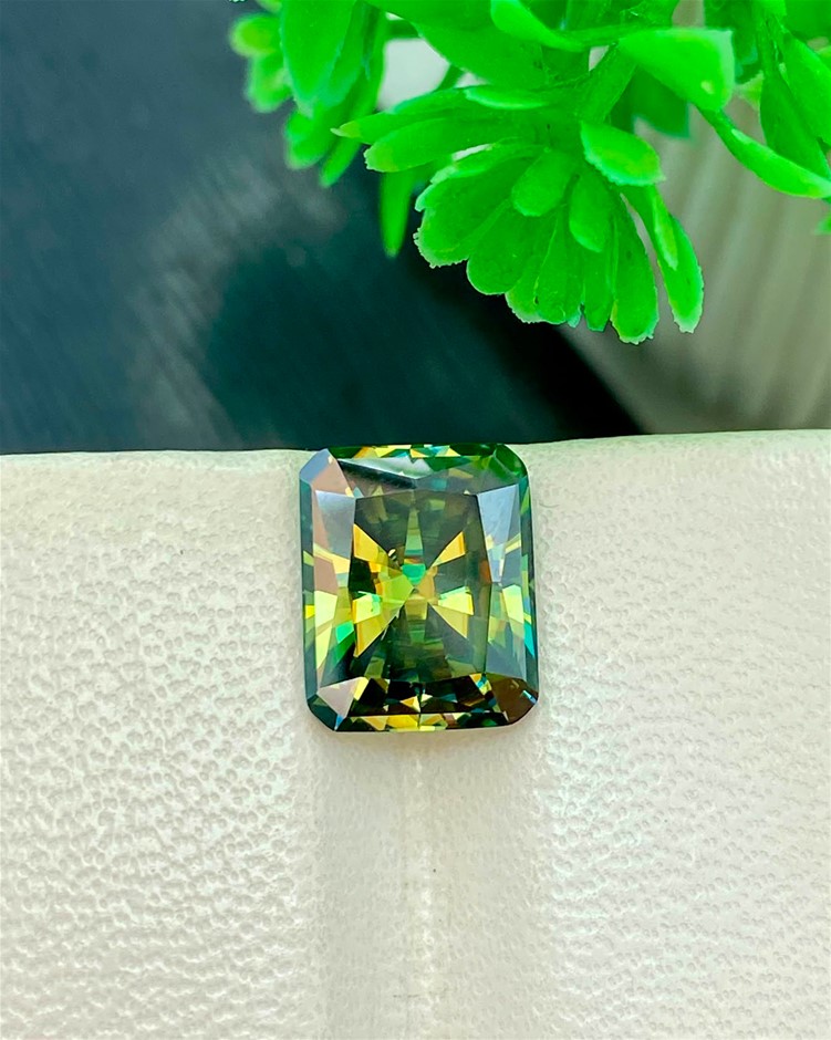 4.40 CT Sparkling Moissanite
