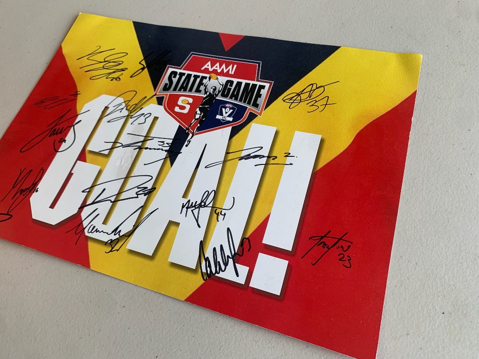 <p>Fremantle Dockers signed memorabilia</p>
