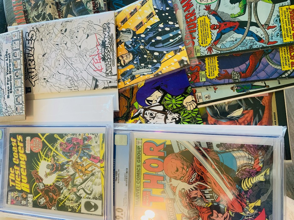 Lot of comics multiple autographs , graded / ungraded vintage - modern<