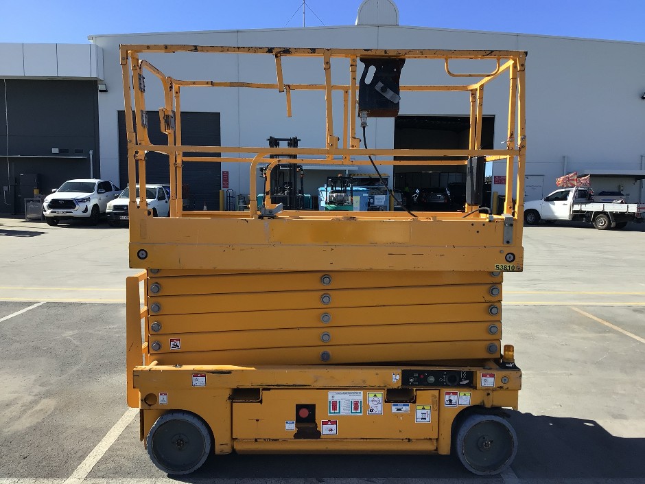 <p>2017 Houlette Compact14 Scissor Lift</p>