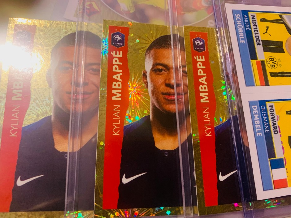 <p>lot 1000 or more soccer cards/stickers  football memorabilia</p>