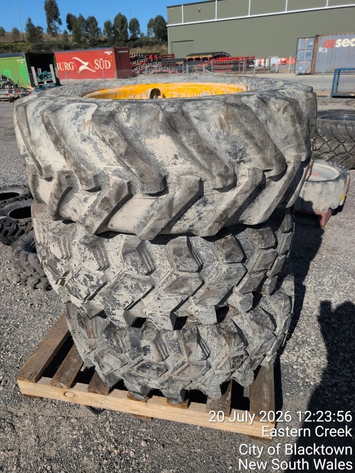 <p>3 x TELEHANDLER WHEEL & TYRE (Site ID: 253)</p>