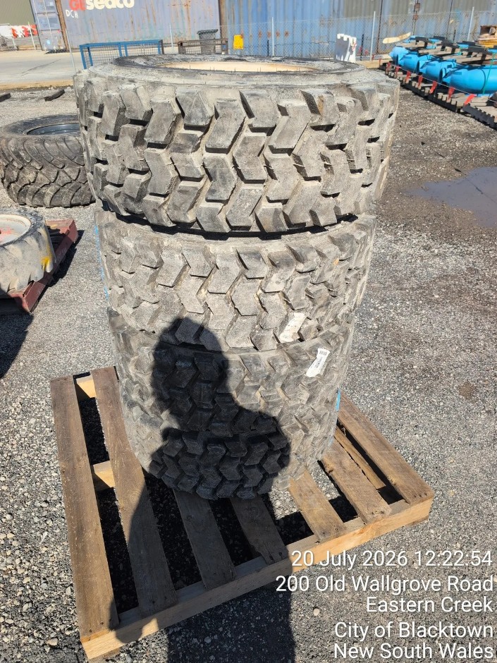 <p>TYRE & WHEEL SET (Site ID: 231)</p>