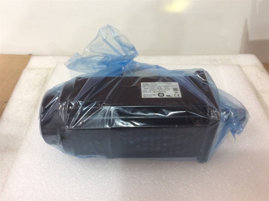 Omron R88M-1L2K030C-BS2 2.0kW 3000RPM AC Servo Motor - New