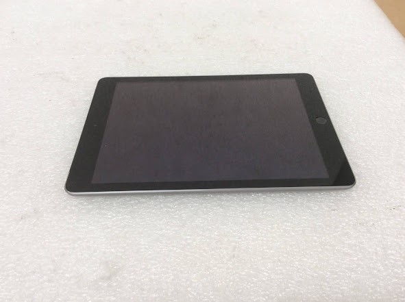 Apple iPad 5 (A1823) Tablet 32GB