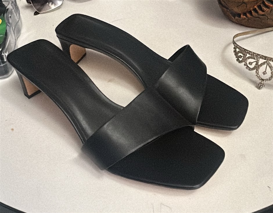 Minimalist Black Slide Mules