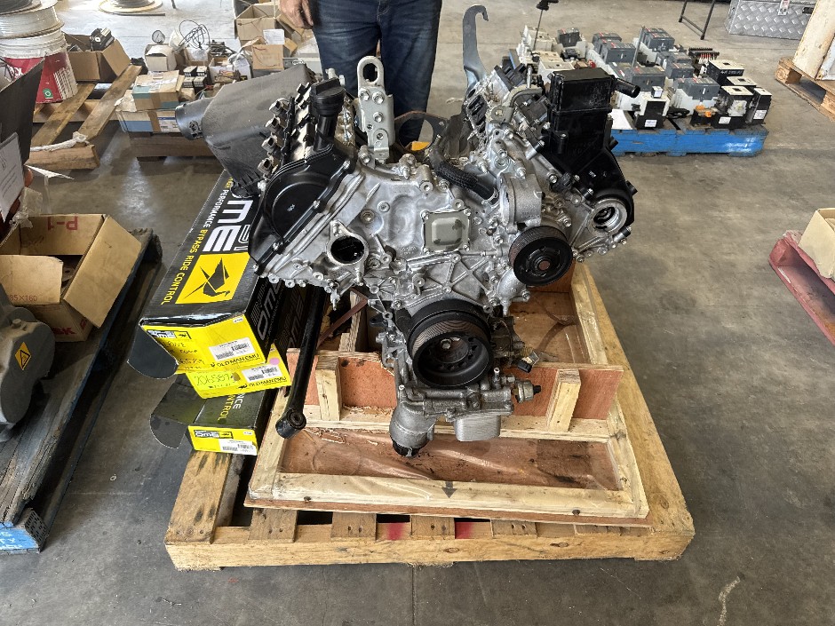 Toyota Landcruiser Motor And Original Suspensions