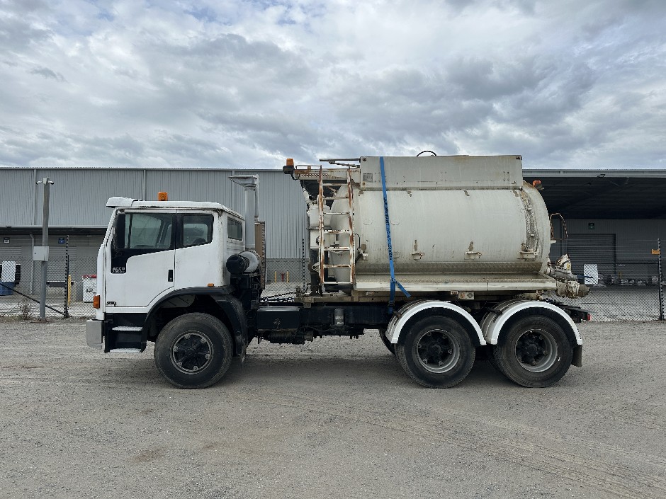 2004 Iveco Acco 2350G 6x4 Cab Chassis With 8000L Vac Tank