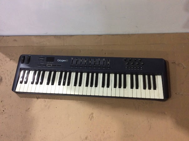 M-Audio OXYGEN 61 3rd Gen USB Keyboard Controller