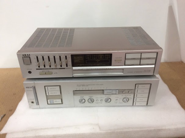 Akai AM-A102&AM-U41 Stereo Integrated Amplifier (Lot of 2)