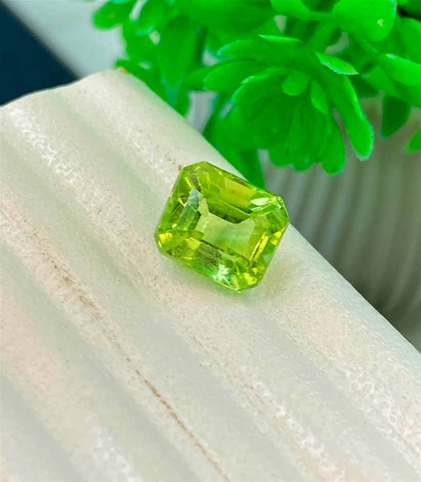 3.00 CT Splendid Natural Peridot