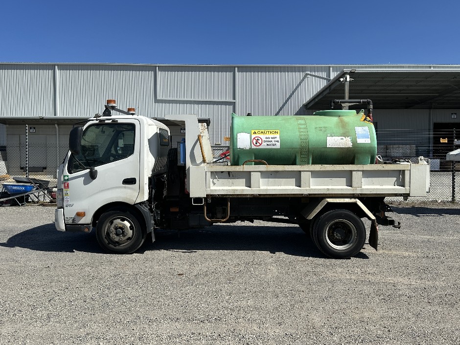2017 Hino 300 917 4x2 Tipper With 3000L Tank