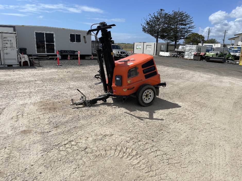 JLG Metro LED Light Tower **NON RUNNER** - Parts Missing