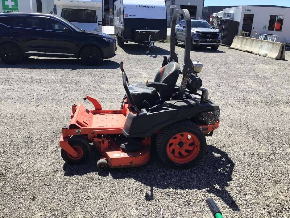 Kubota Ride on Mower Kawasaki Petrol Motor