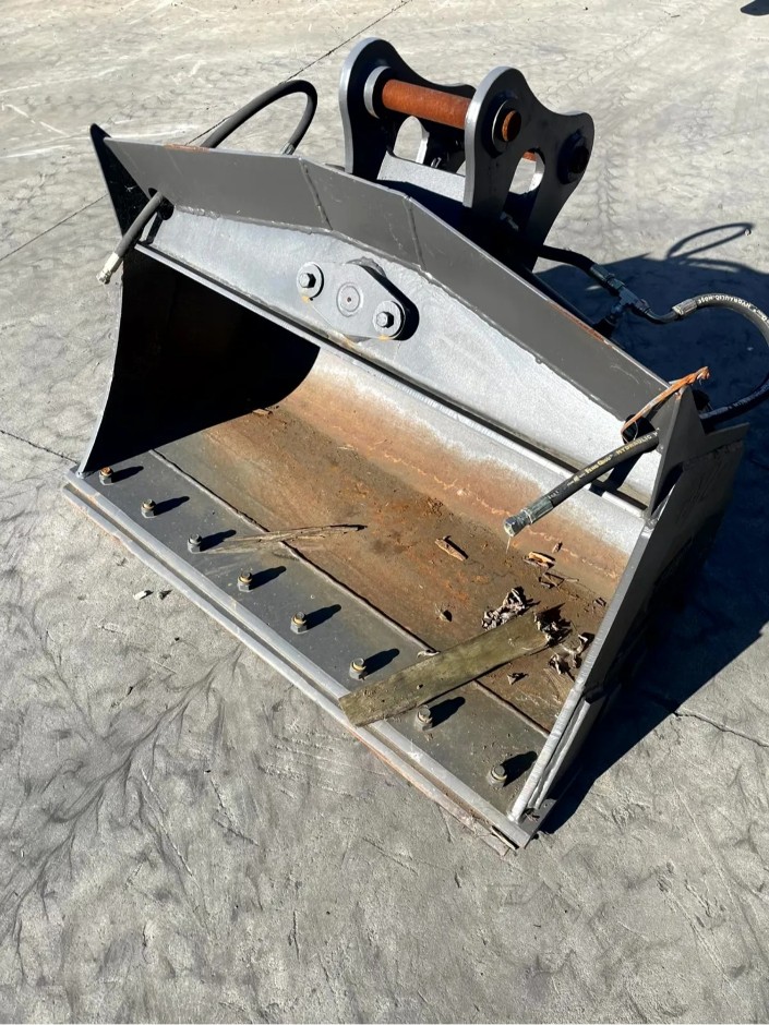 5 Tonne Tilt Bucket, 1200mm 40mm Pins