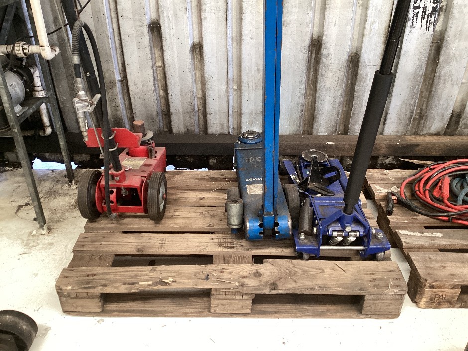 3x Assorted Trolley Jacks