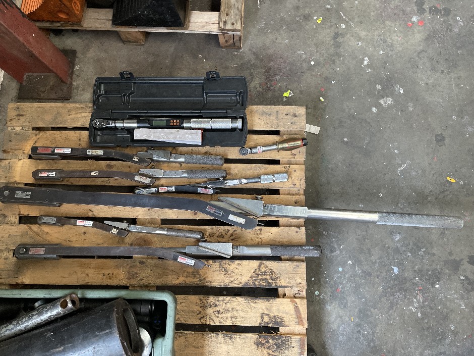 8x Assorted Torque Wrenches