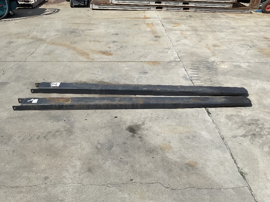 1 x pair .2.500MM Black Forklift Tynes Auction (0045-23502559) | Grays ...