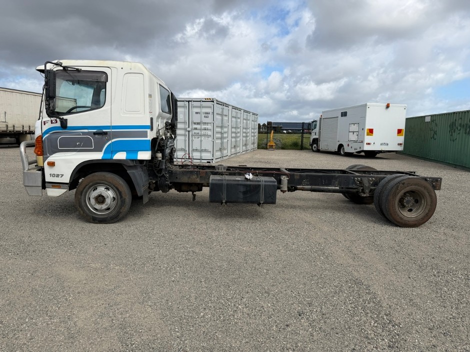 2010 Hino FD 500 FD 4x2 Cab Chassis Truck