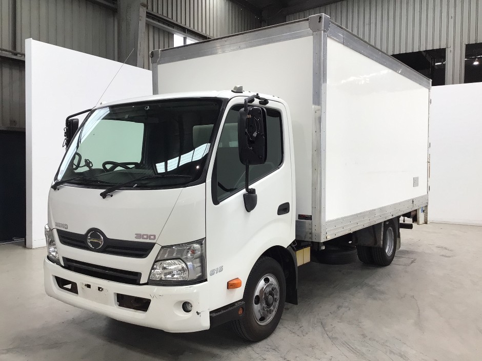 2018 Hino 300 616 C/CAB Wide 1 4x2 Pantech