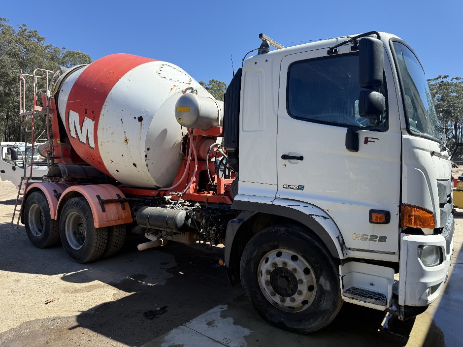 2018 Hino FM 6x4 Concrete Agitator Truck