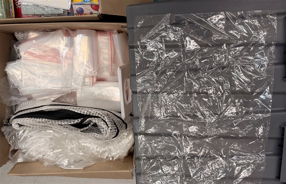 Assorted Box of Plastic Ziploc Bags and Sleeves (Assorted Sizes).  Import