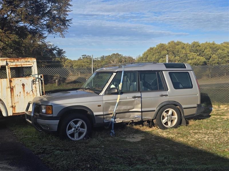 Overdue Storage: 2001 LAND ROVER DISCOVERY V8 Petrol