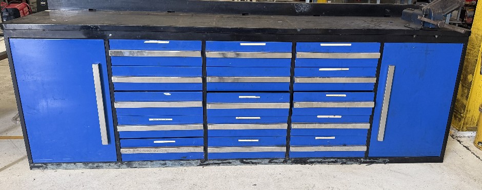 Work Bench/Toolbox With Vice