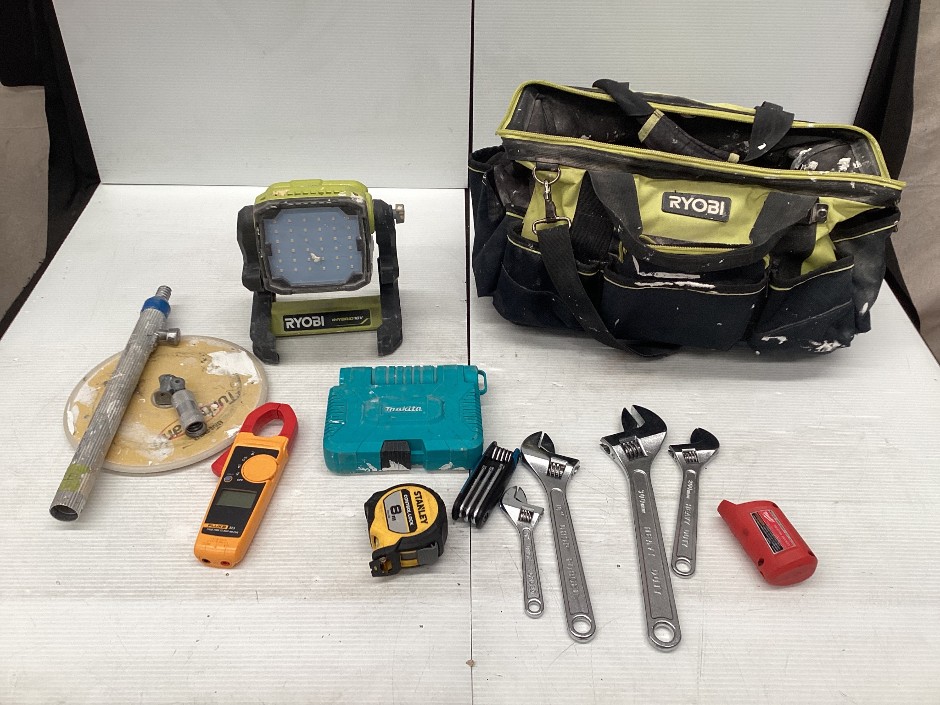 Fluke 323 True RMS Clamp Meter Plus Assortment of Hand Tools