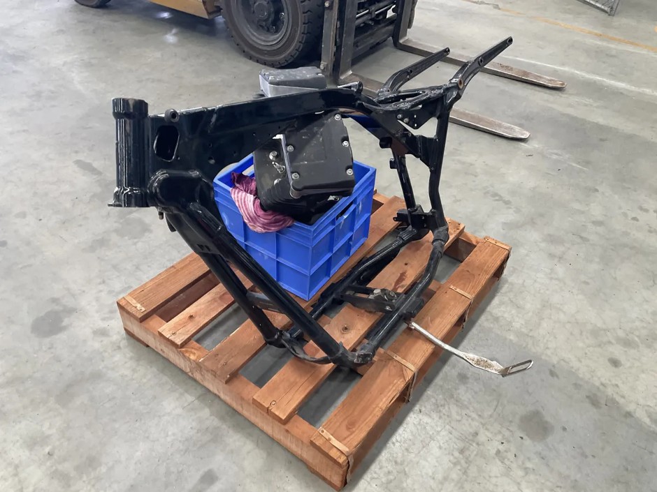 2013 Harley Davidson - Frame / Motor in Plastic Crate (Parts Only)