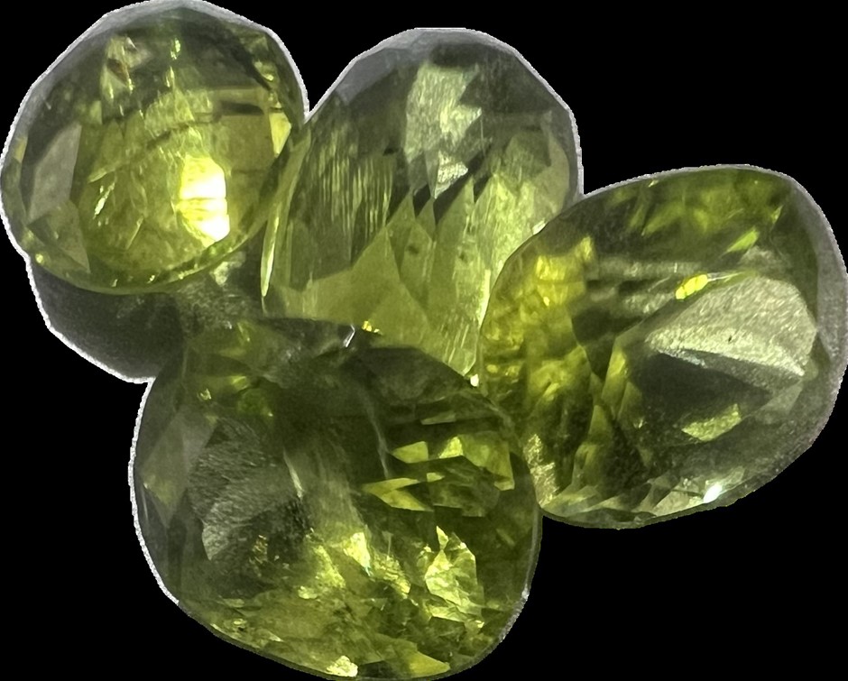 6.30 carats green fancy oval Natural peridot certified