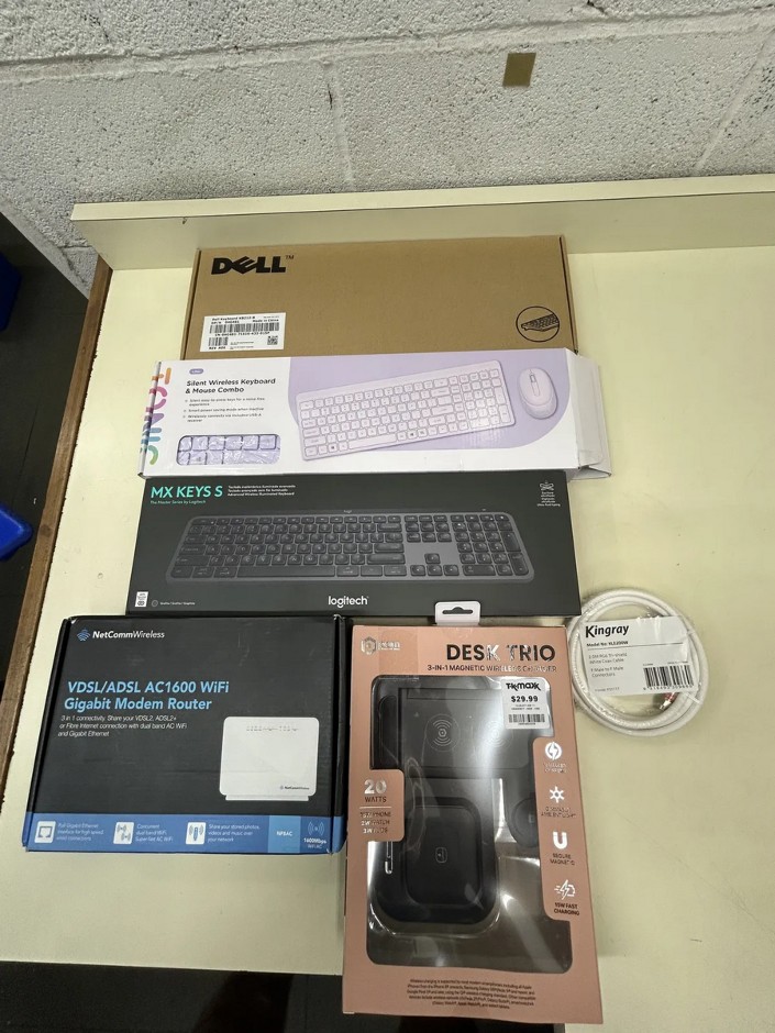 6 x Assorted Office Desktop Comms Items including