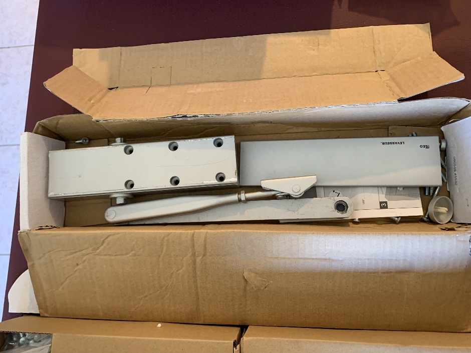 3 x Hydraulic Door Closers