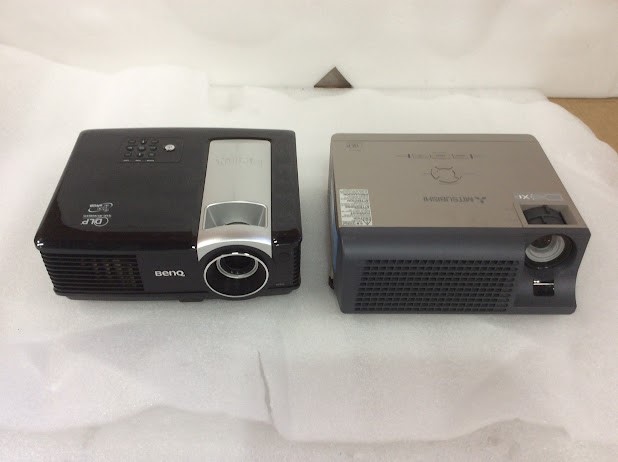 BENQ MP522&Mitsubishi SD105U LCD Projector (Lot of 2)
