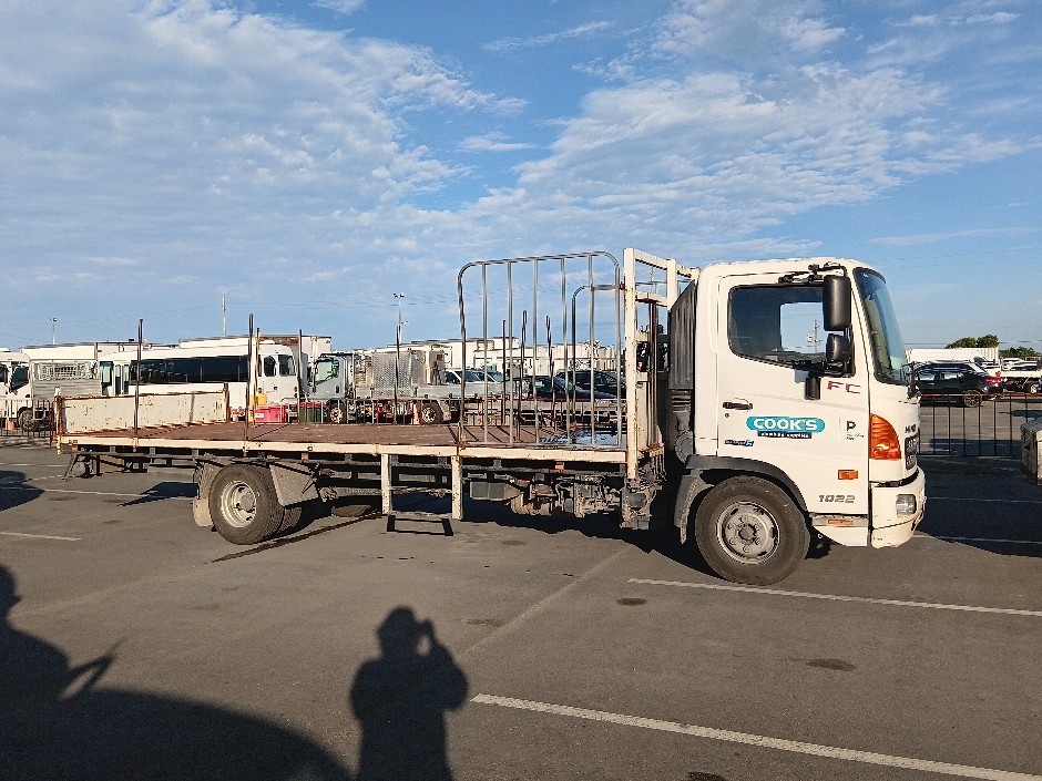 UNRESERVED - 2017 Hino 500 FC 1022 4x2 Tray Truck
