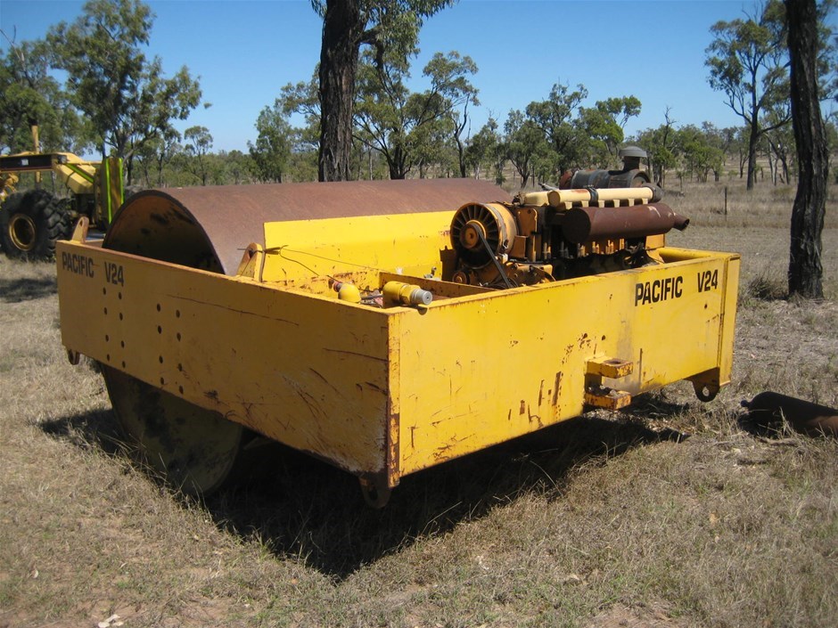 Pacific Smooth Drum Vibrating Tow Behind Roller Auction (00487005797