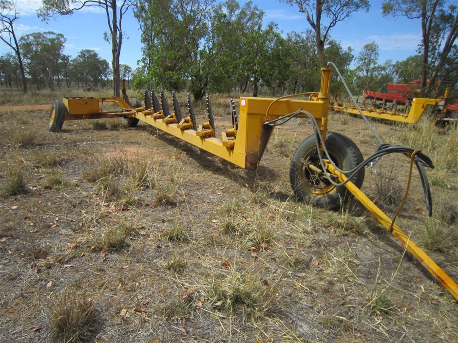 Western 7 Pin Wheel Stick Rake Auction (00067006296) Grays Australia