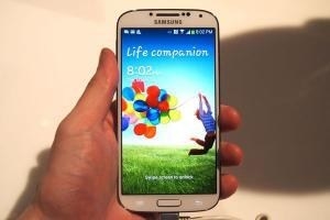 Samsung Galaxy S4 Mobile Phone - Refurbi